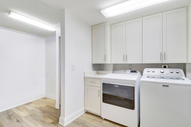 Building Photo - 1301 Seafarer Cir