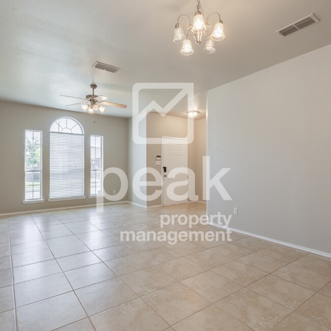 Building Photo - 4 Bedroom/2 Bathroom HOME FOR LEASE! Just ...