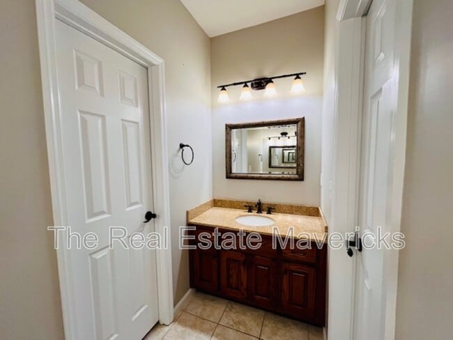 Building Photo - 784 New Home Loop