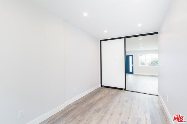 Building Photo - 3872 Bentley Ave