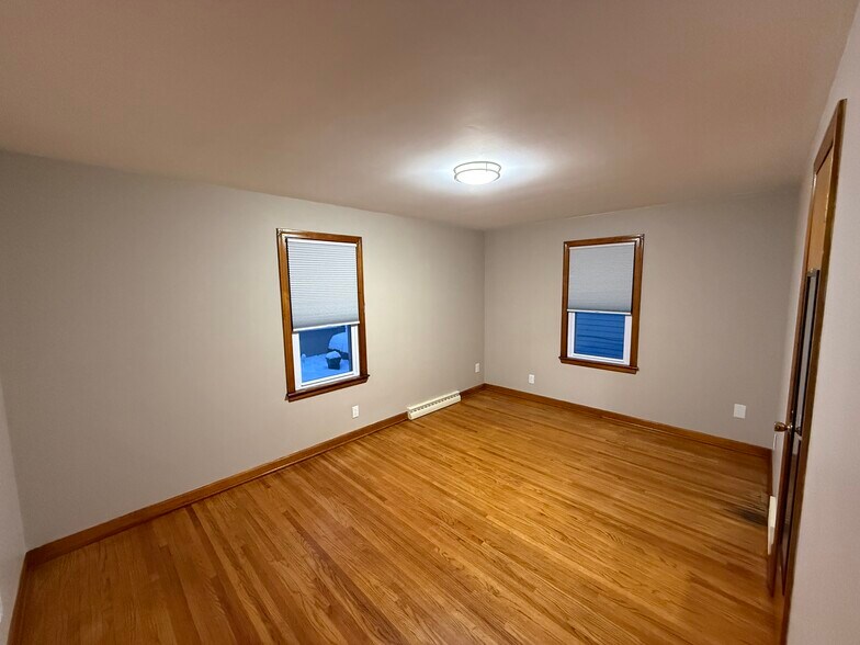 Bedroom 1 - 729 Ruie Rd