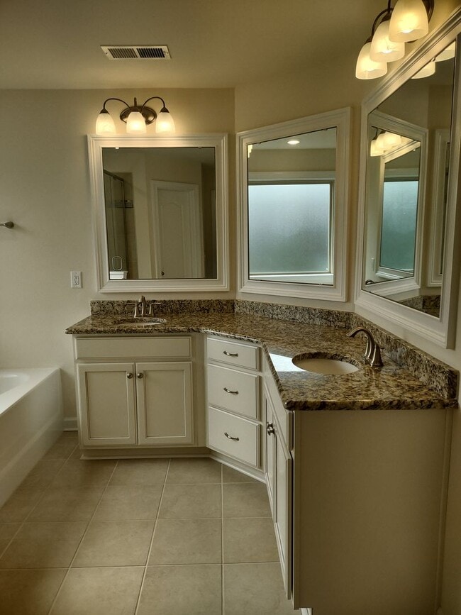 Building Photo - Beautiful home located in the Millbridge C...