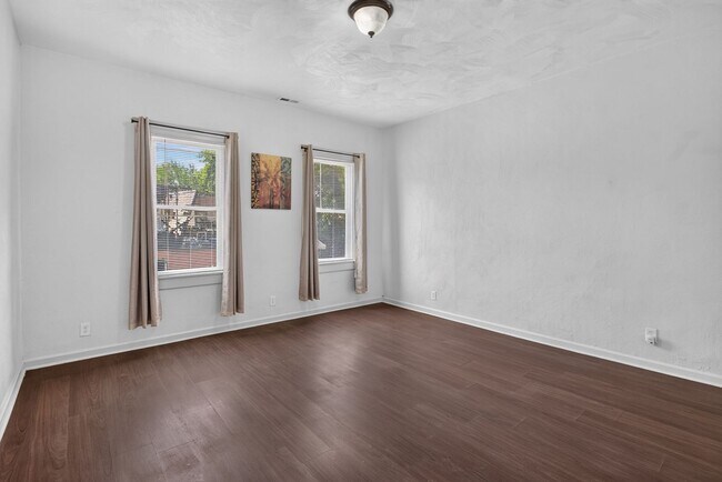 Building Photo - 349 51st St