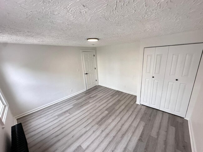 Building Photo - 109 S 7th Ave