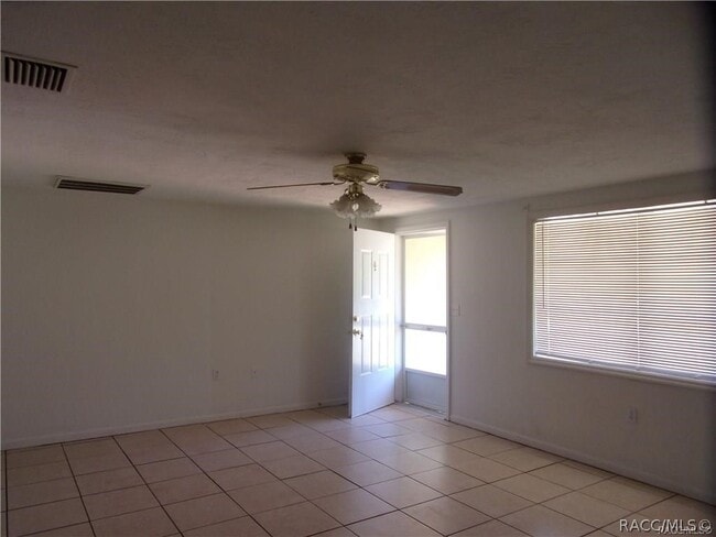 Building Photo - 28 N Davis St