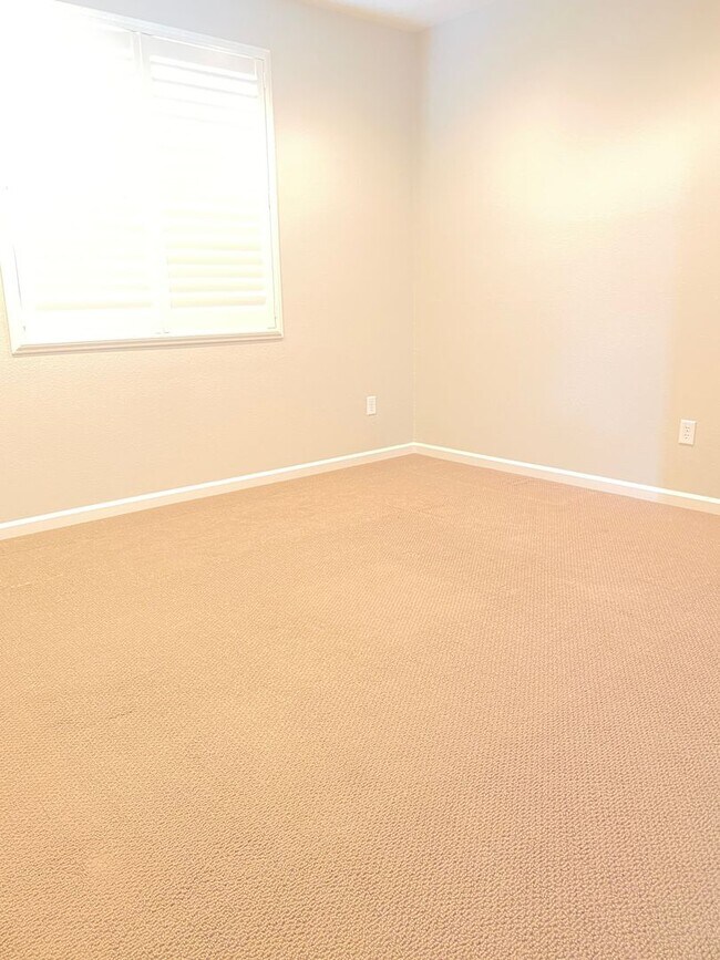 Building Photo - Home in Damonte Ranch Village