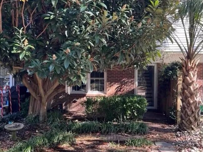 Building Photo - 1619 Forest Dr