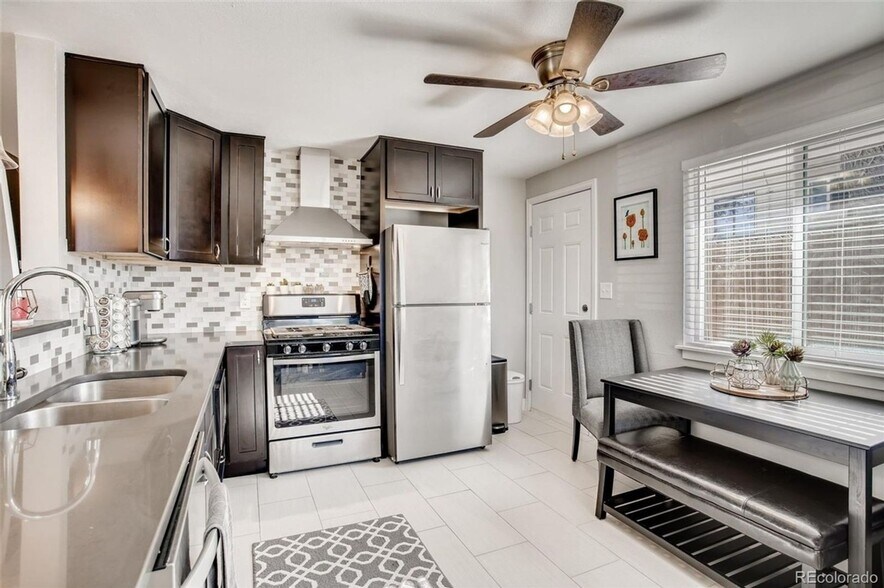 Primary Photo - 4415 W Tennessee Ave