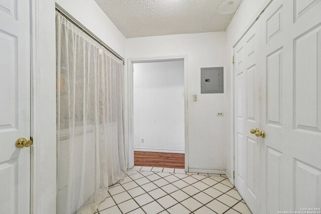 Building Photo - 2709 W Craig Pl