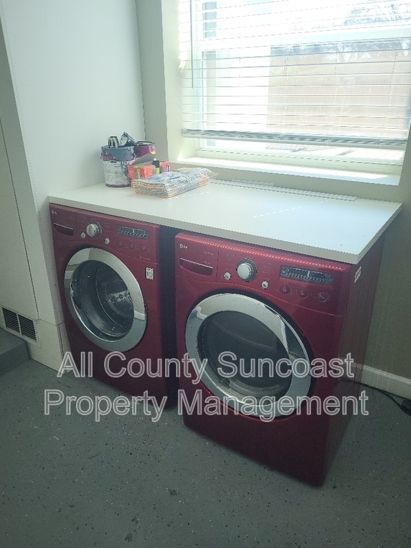 Building Photo - 5940 5th Ave N