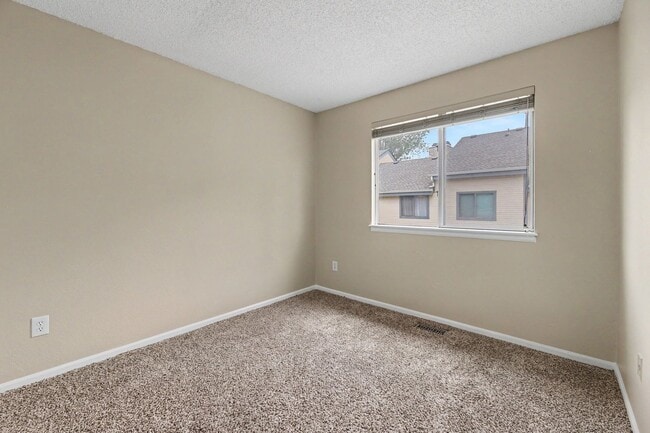 Building Photo - 8786 Allison Dr
