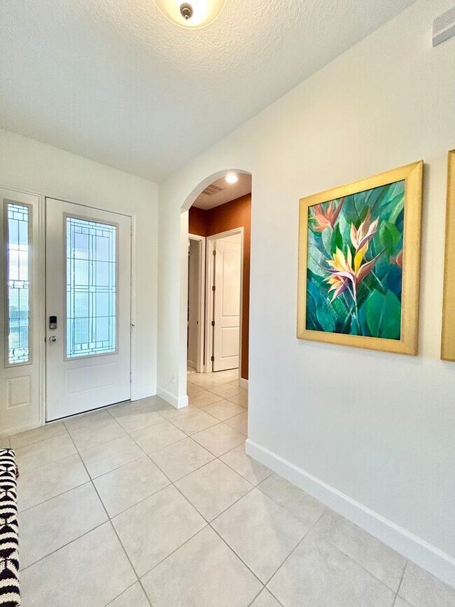 Building Photo - Elegant 5-Bedroom Pool Home for Rent in Sa...