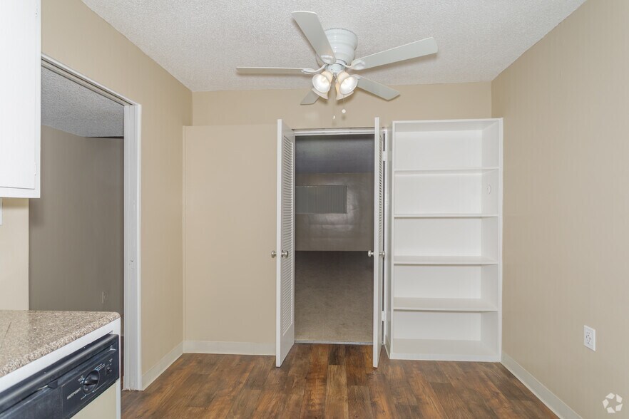 Country Club Gardens 3347 Cottage Way Sacramento CA 95825 Apartment