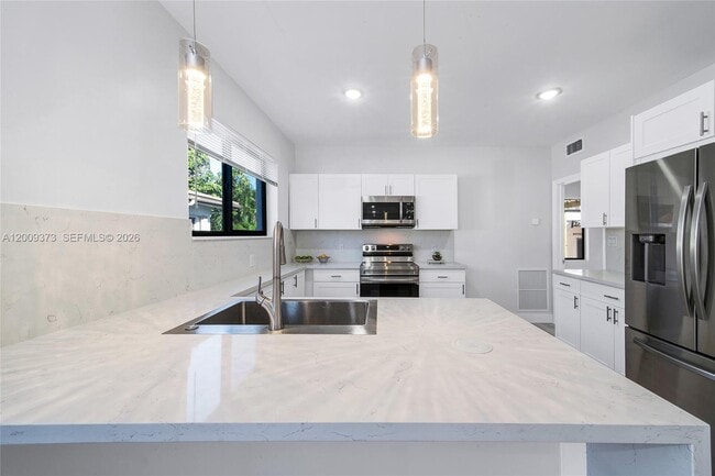 Building Photo - 1925 SW 23rd St