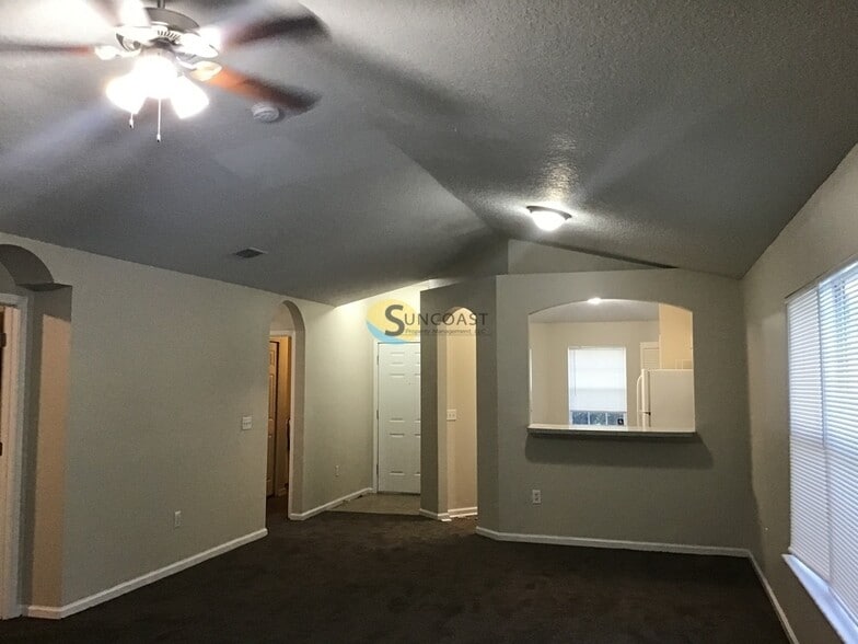 Building Photo - 5550 Oak Crossing Dr