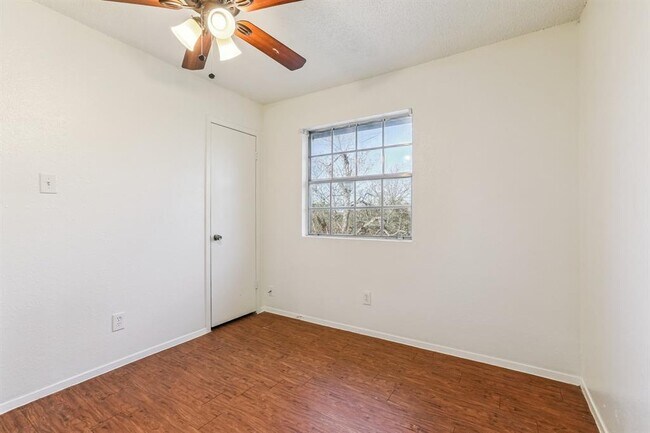 Building Photo - 5000 Weidemar Ln