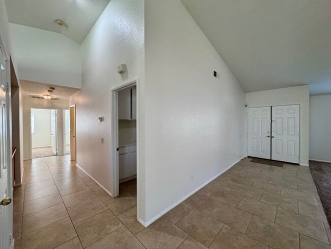 Building Photo - Spacious South Corona Single Story with 3 ...