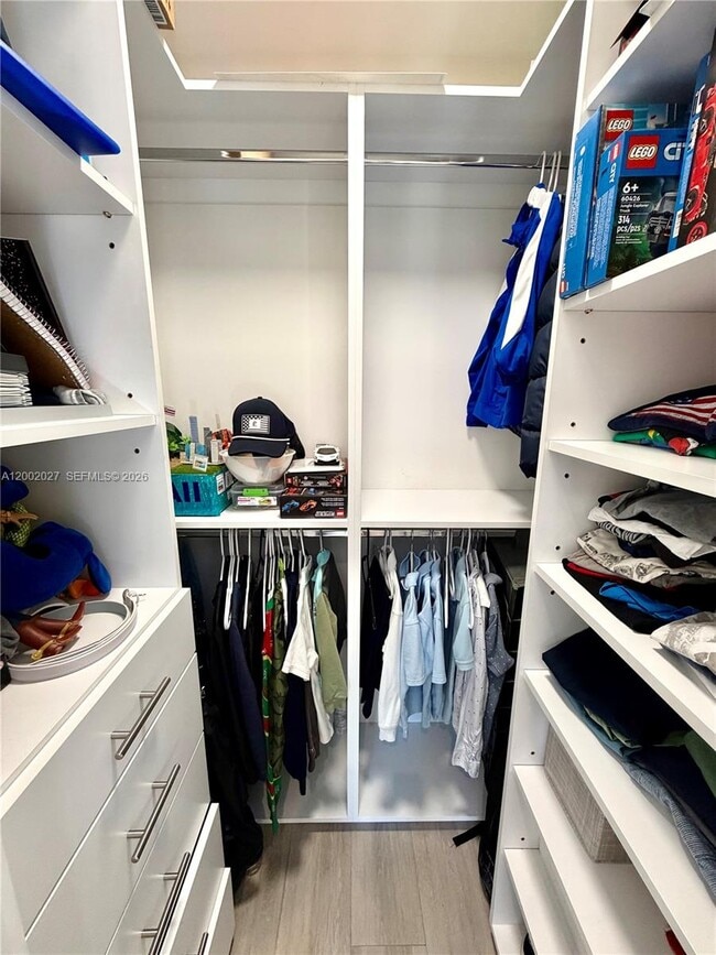 Building Photo - 815 Valencia Ave