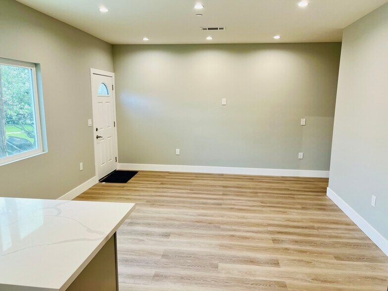 Building Photo - 6227 Orion Ave