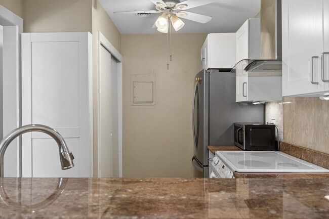 Building Photo - Beautifully Renovated Single-Level Condo in Hatboro-Horsham