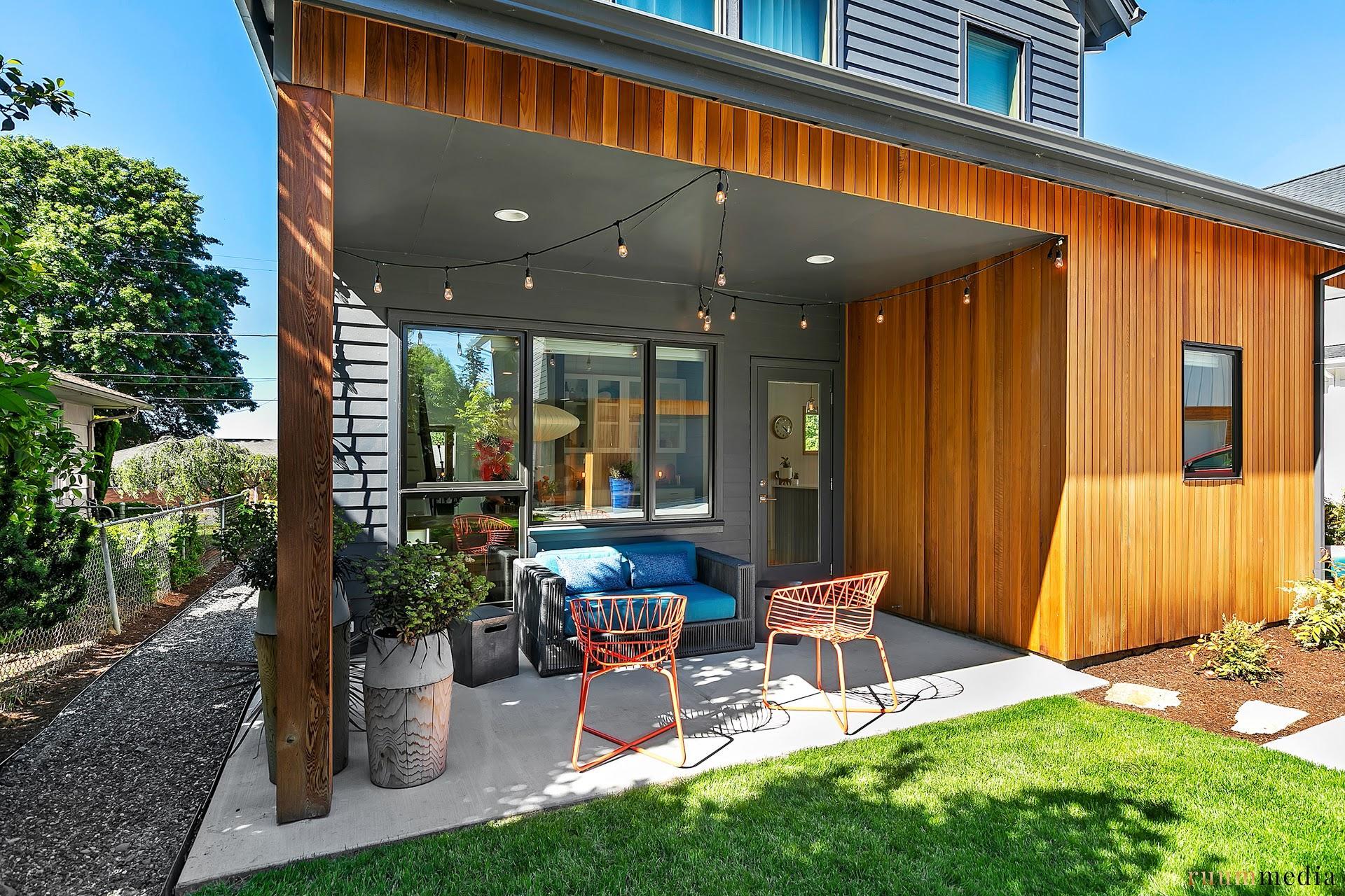 Building Photo - 2038 NE Morgan St. A