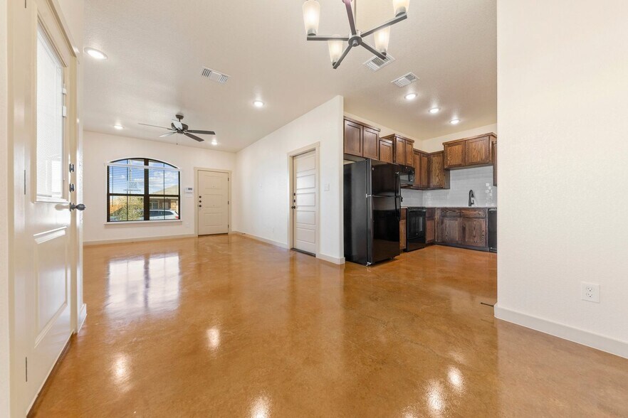 Building Photo - 1912 Caspian Trl