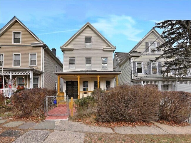 Building Photo - 115 Washington St