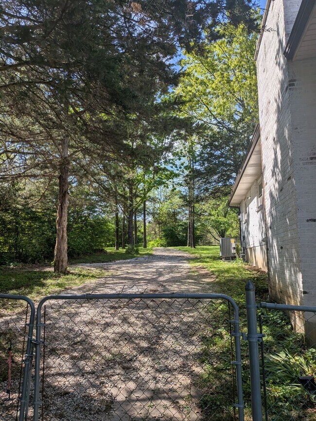 Building Photo - 7802 Rollingwood W Dr