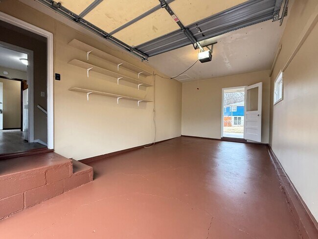 Building Photo - Spacious 4 Bedroom Home + Garage, Fenced Backyard & Bonus Lower Level