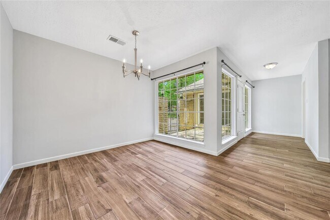 Building Photo - 259 Spring Pines Dr