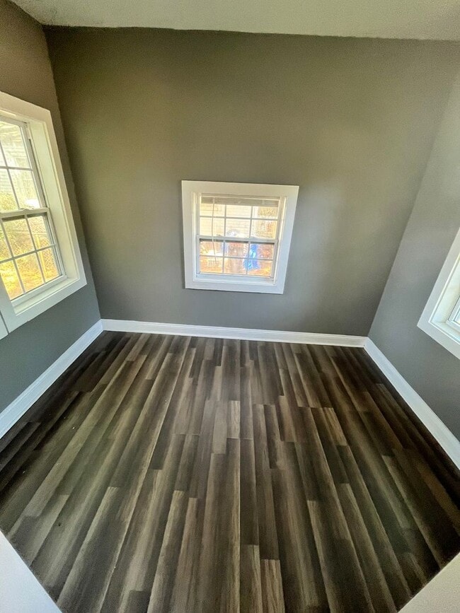 Building Photo - Charming Single Family Home