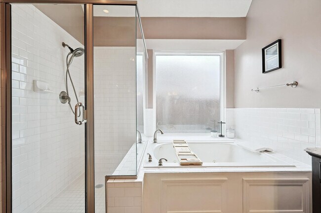 Building Photo - 2005 Glory Creek Cir