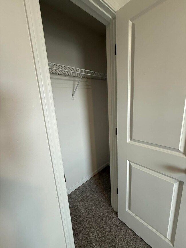 Building Photo - Four Bedroom/Two Bath - Summerdale