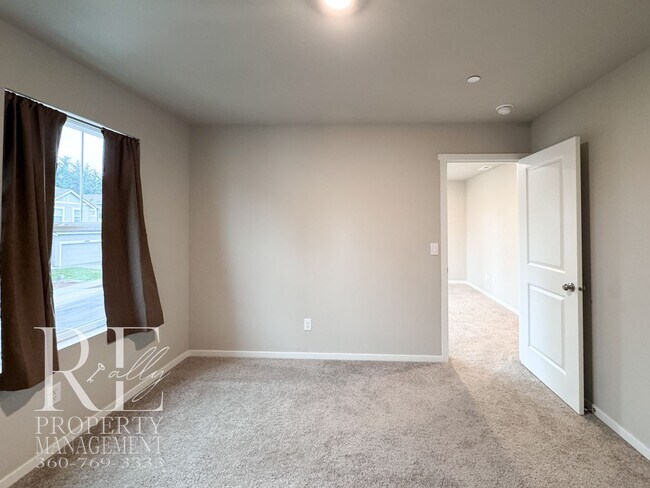 Building Photo - Light-Filled Newer Bremerton Home with Loft, Fenced Yard & 2-Car Garage