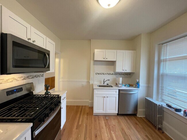 Building Photo - 10 Cypress St