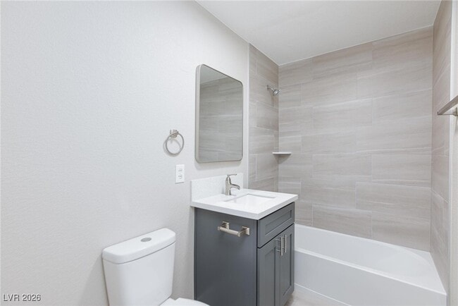 Building Photo - 1300 E Nelson Ave