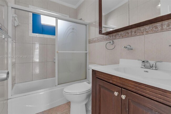 Building Photo - 1101 SW 17th Ave