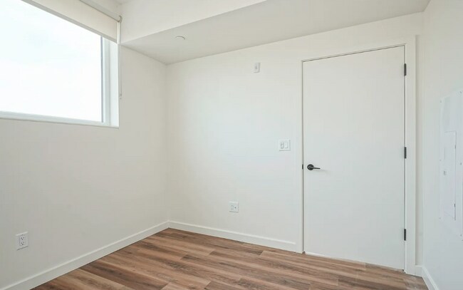 Building Photo - 1301 Bainbridge St