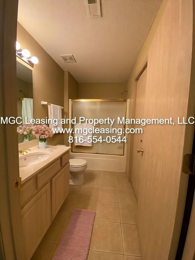 Building Photo - South Garden Two Bedroom Townhome