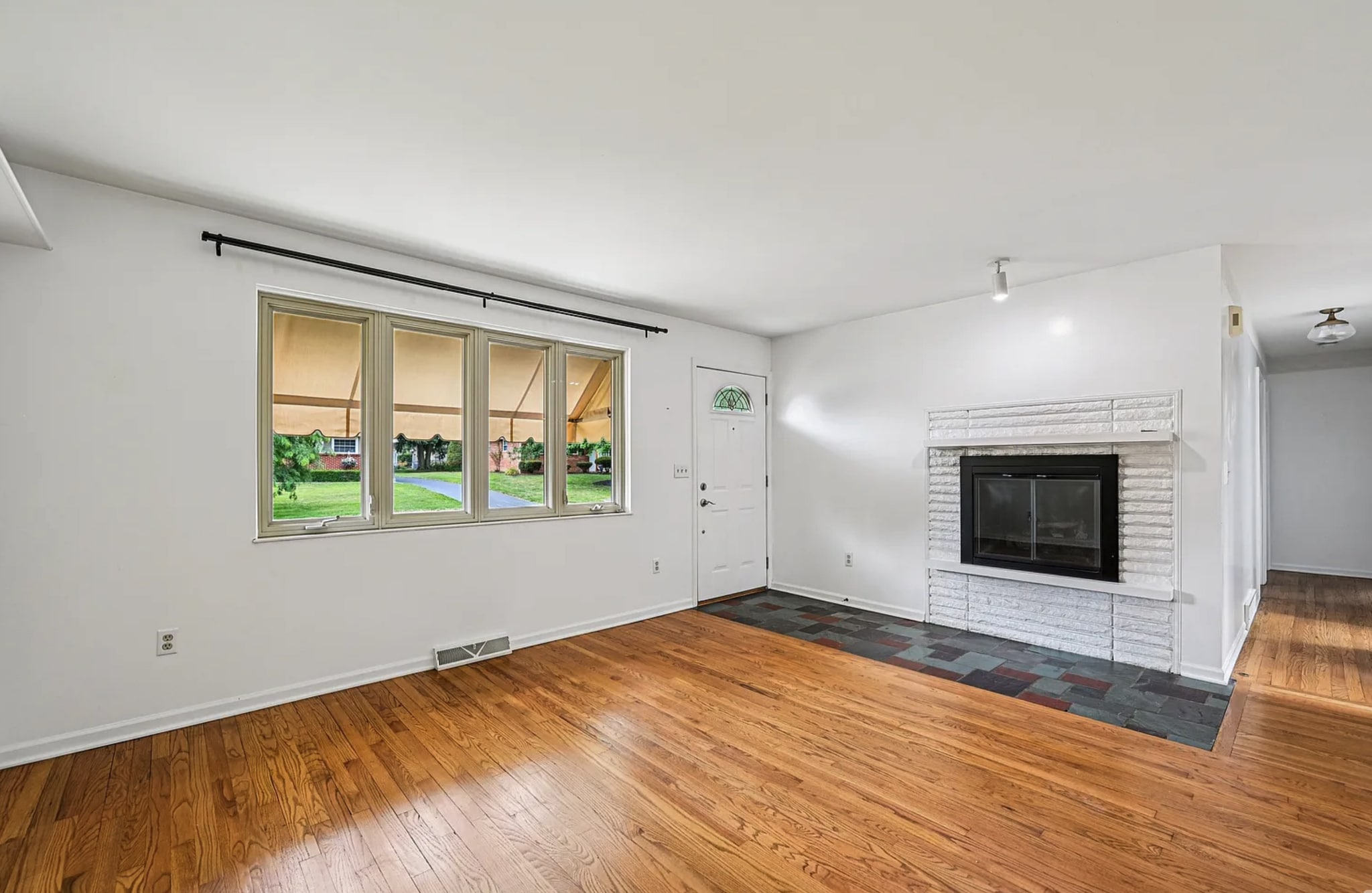 Building Photo - 902 Brentford Dr