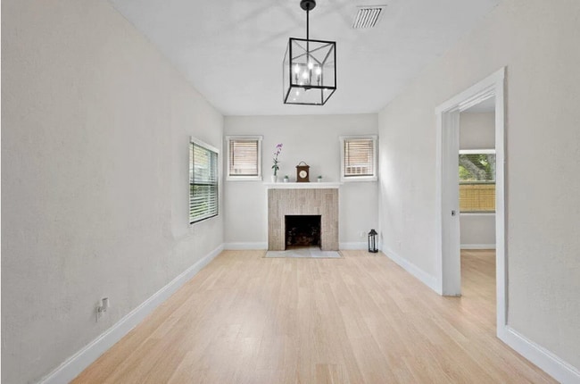 Building Photo - 3421 Pinewood Ave
