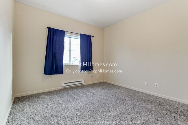 Building Photo - Beautiful Must See Two Bedroom Condo in Ce...