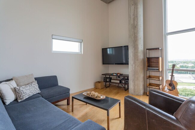 Building Photo - 2115 Yeaman Pl