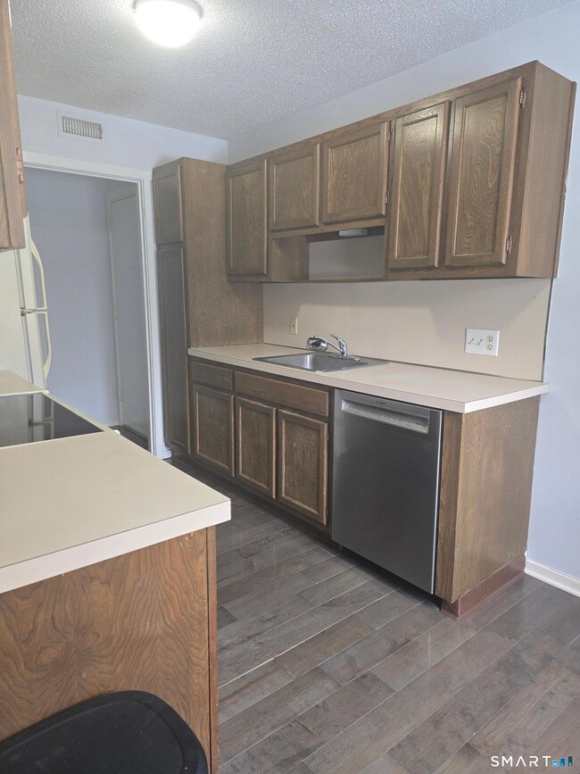 Building Photo - 434 Heritage Vlg