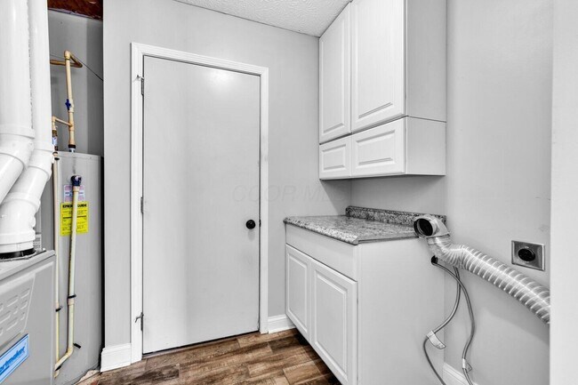 Building Photo - 7505 Hemrich Dr