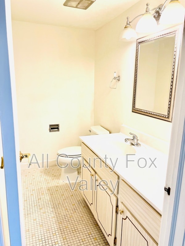 Building Photo - 264 E Bailey Rd