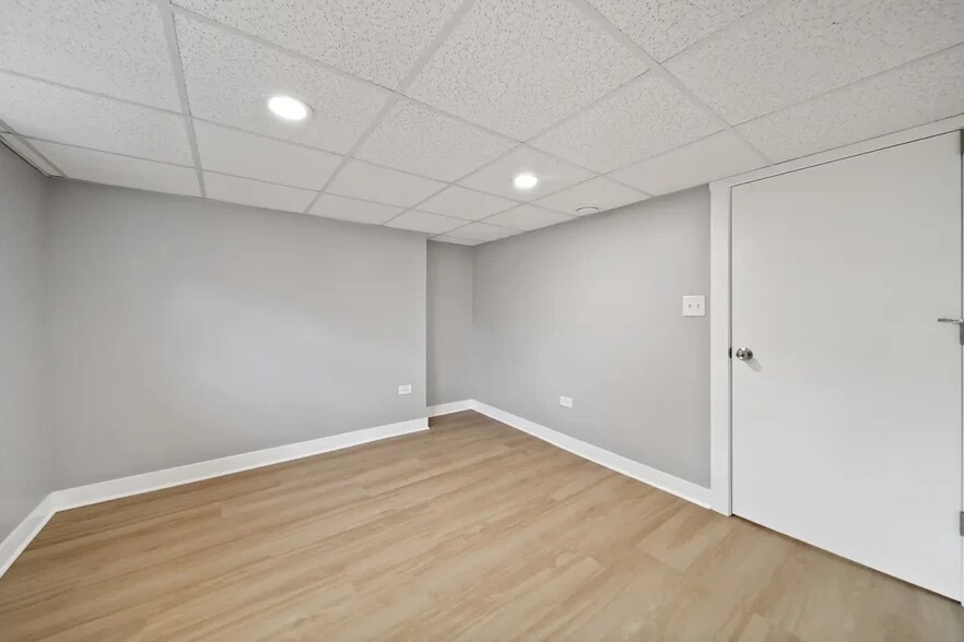 Building Photo - 4825 W George St