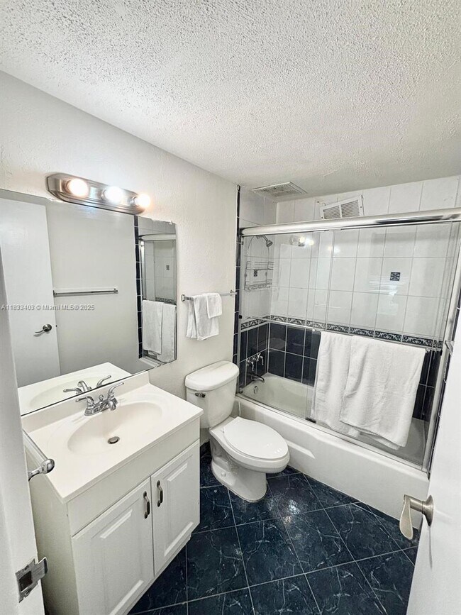 Building Photo - 801 Brickell Bay Dr