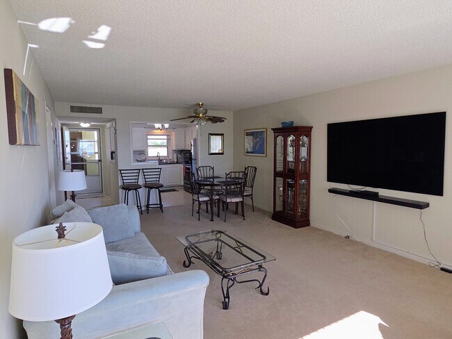 Building Photo - 4550 Cove Cir