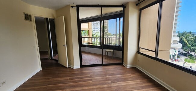 Building Photo - Newly renovated, conveniently located Discovery Bay Gem